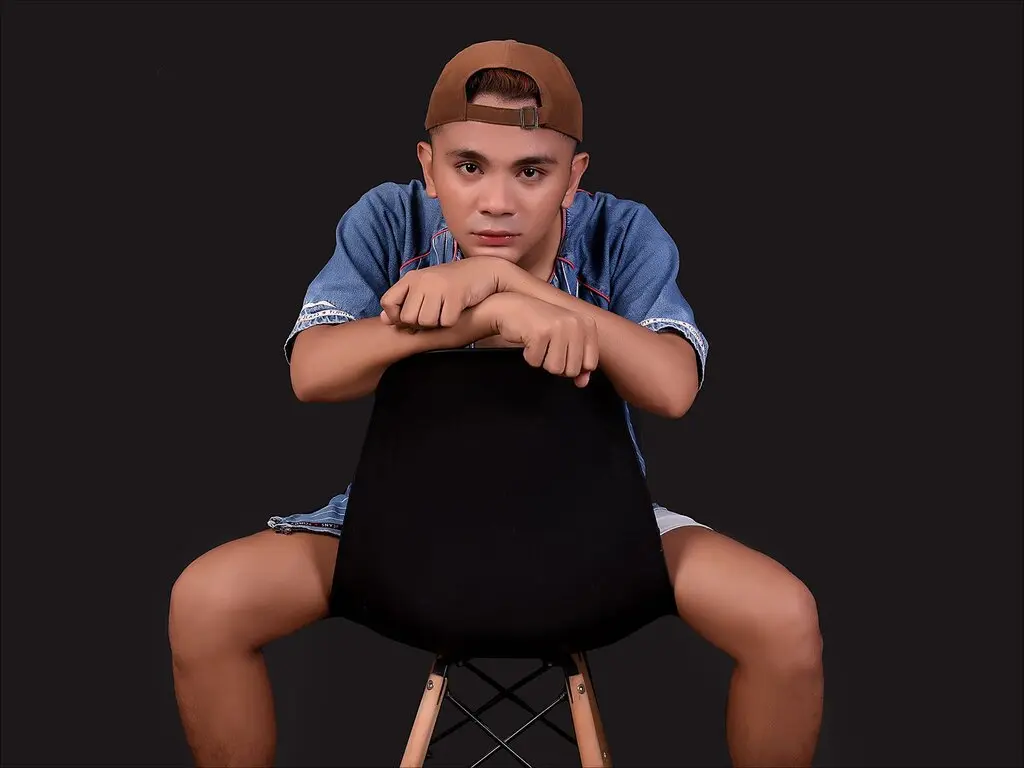 Live Sex Chat with AdonisBenjamin