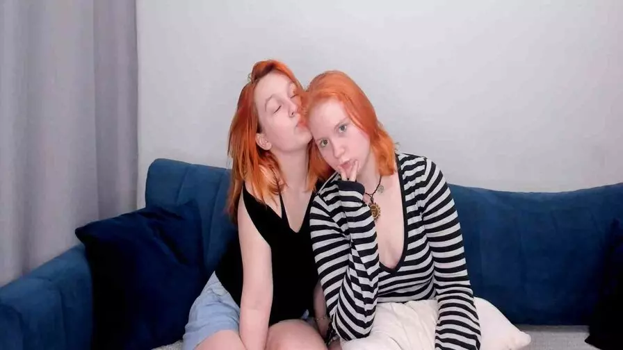 Live Sex Chat with AinsleyAndHailey