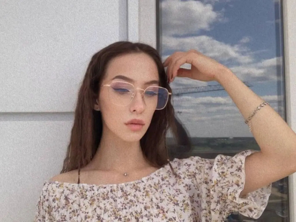 Live Sex Chat with AlodieGoreham