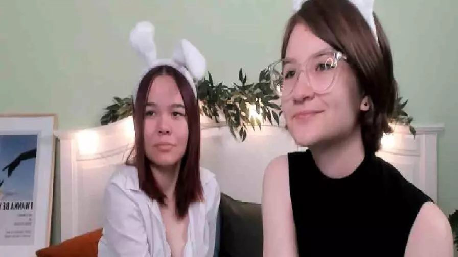 Live Sex Chat with AmiAndVia
