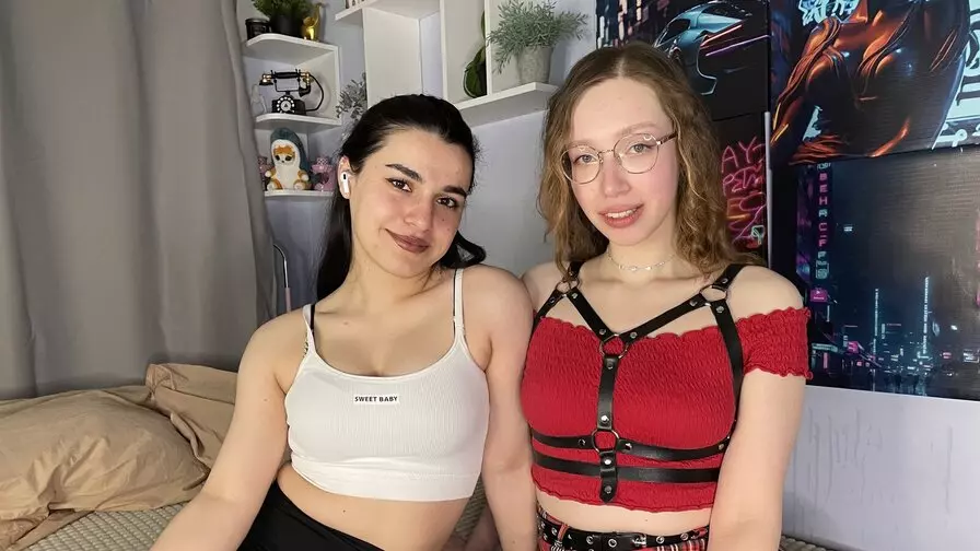 Live Sex Chat with BreeAndEllette