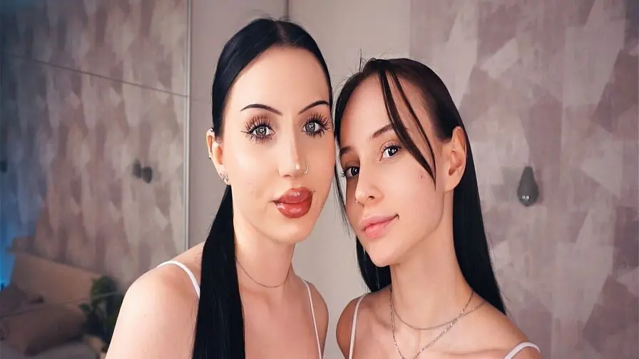 Live Sex Chat with CloverAndFelica