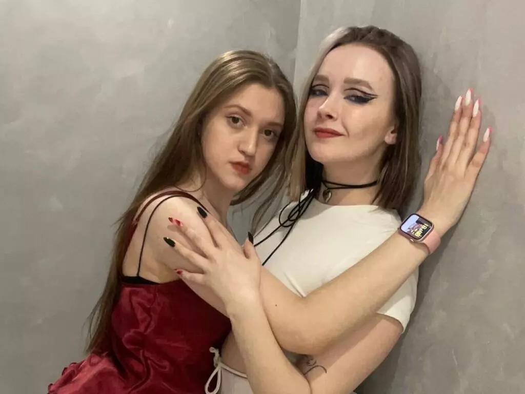 Live Sex Chat with ErlinaAndAfton