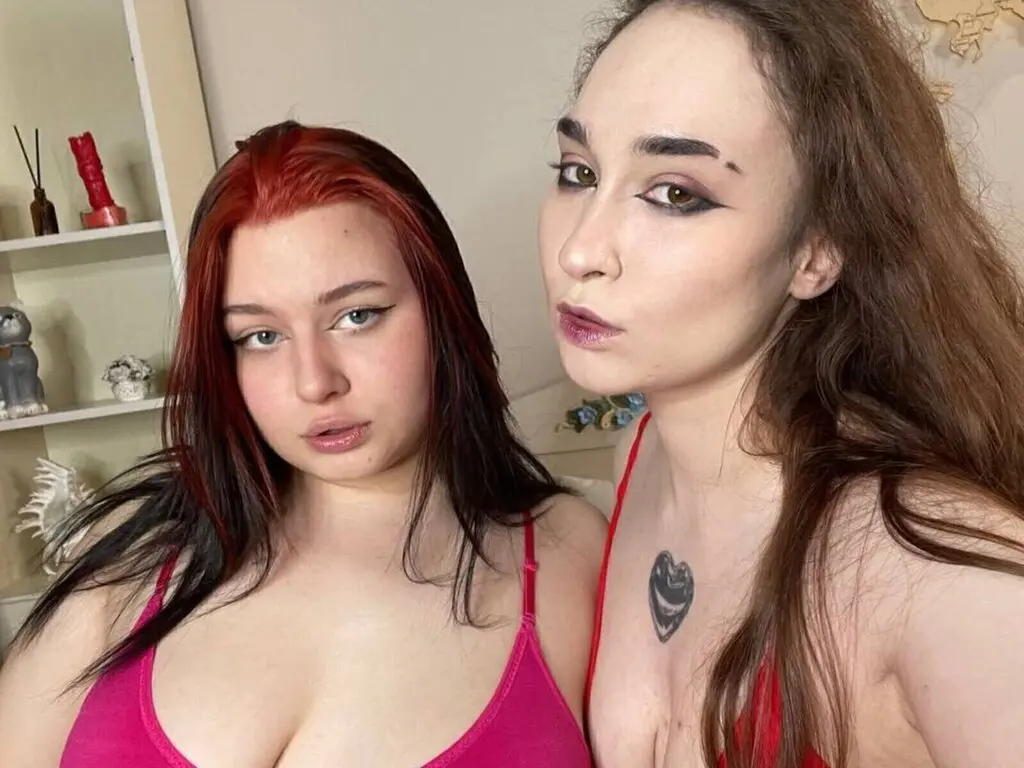 Live Sex Chat with JulianaAndTayte