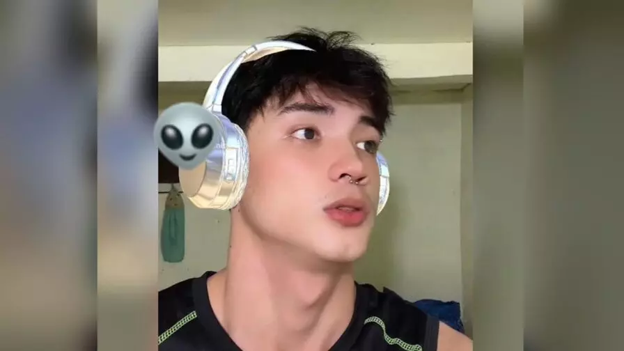 Live Sex Chat with KevinCaparas