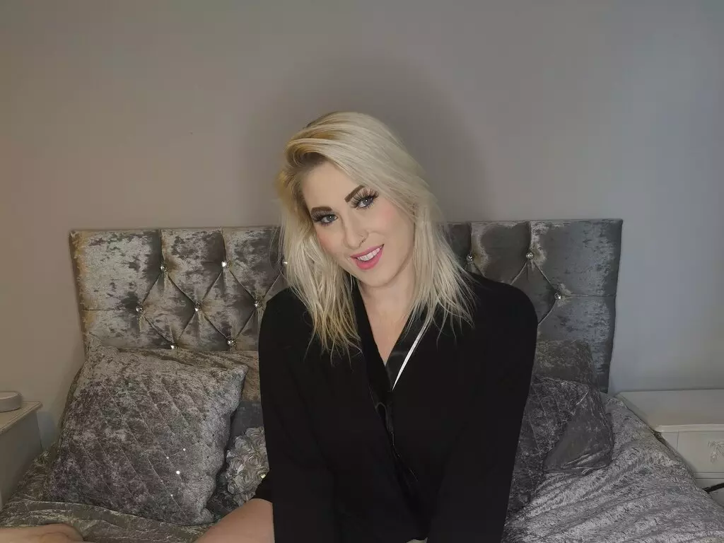 Live Sex Chat with LexiSnowbell