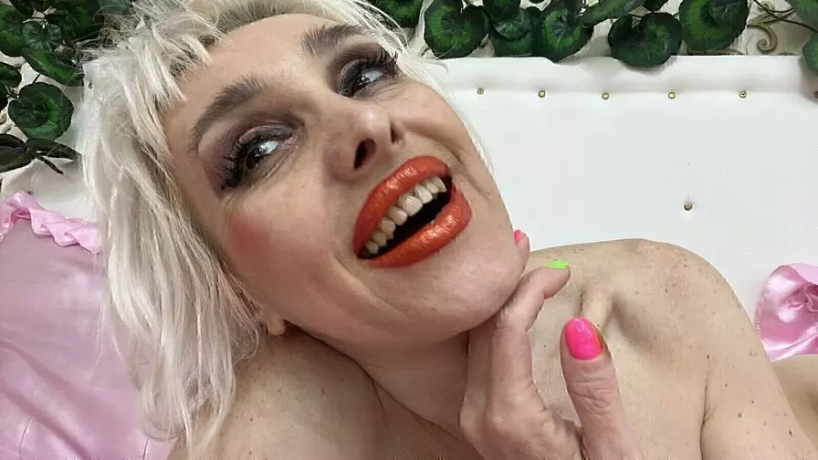 Live Sex Chat with LiliannaSmith