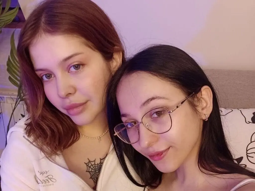 Live Sex Chat with LynetteAndTayte