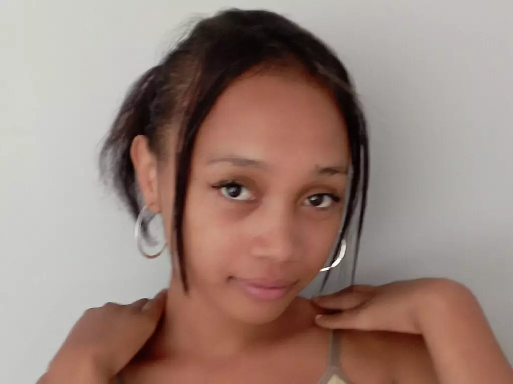 Live Sex Chat with MacuttyMiria