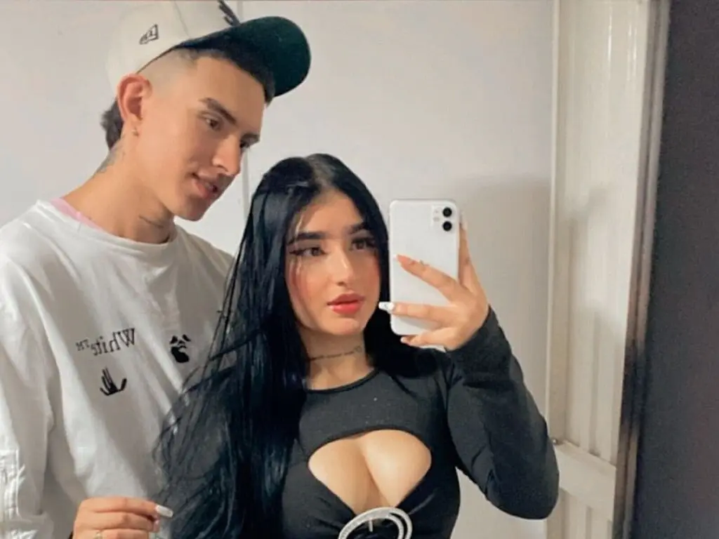 Live Sex Chat with MelisaAndLogan