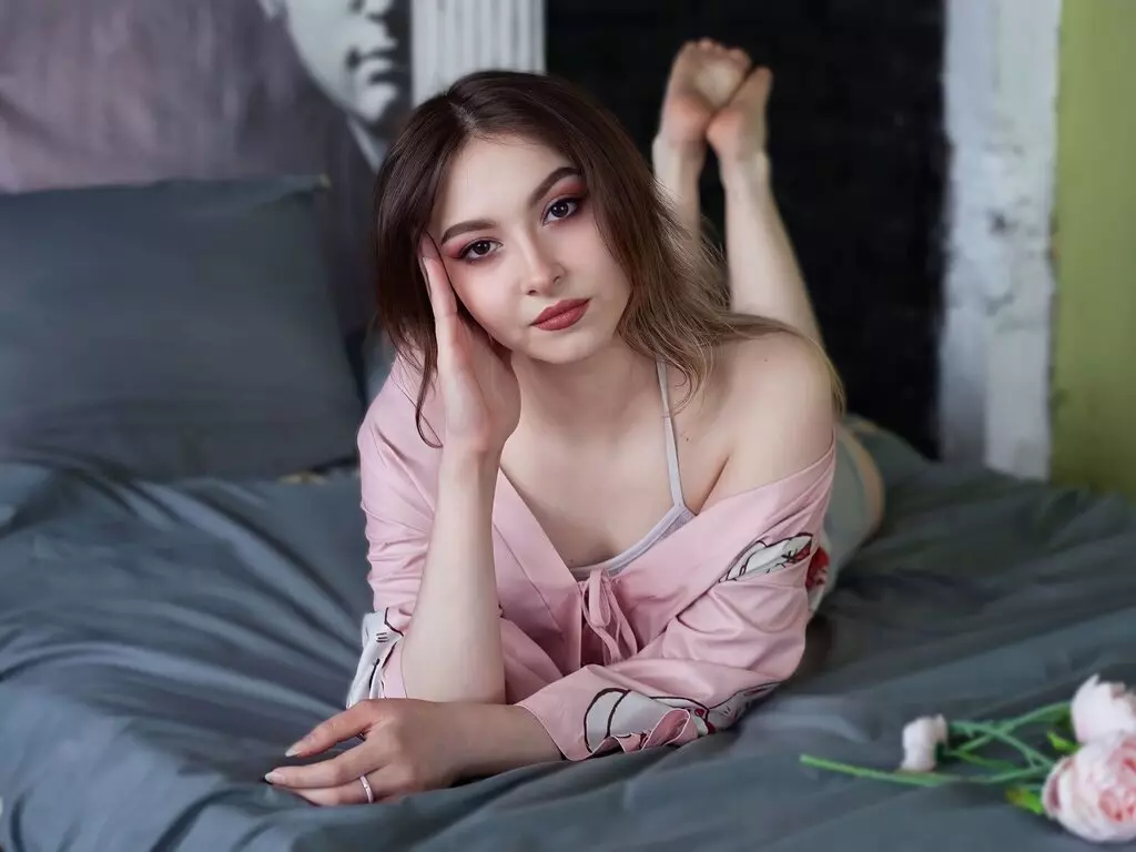 Live Sex Chat with MiaRaen