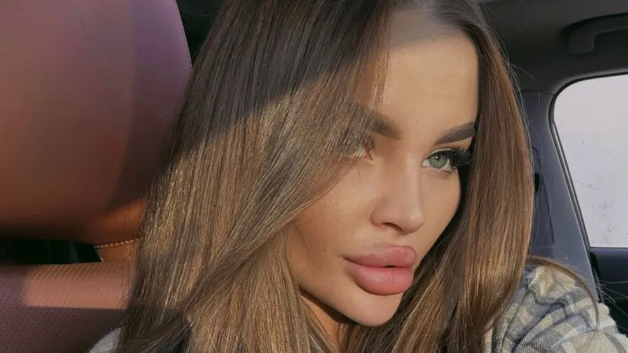 Live Sex Chat with MikaelaBanes
