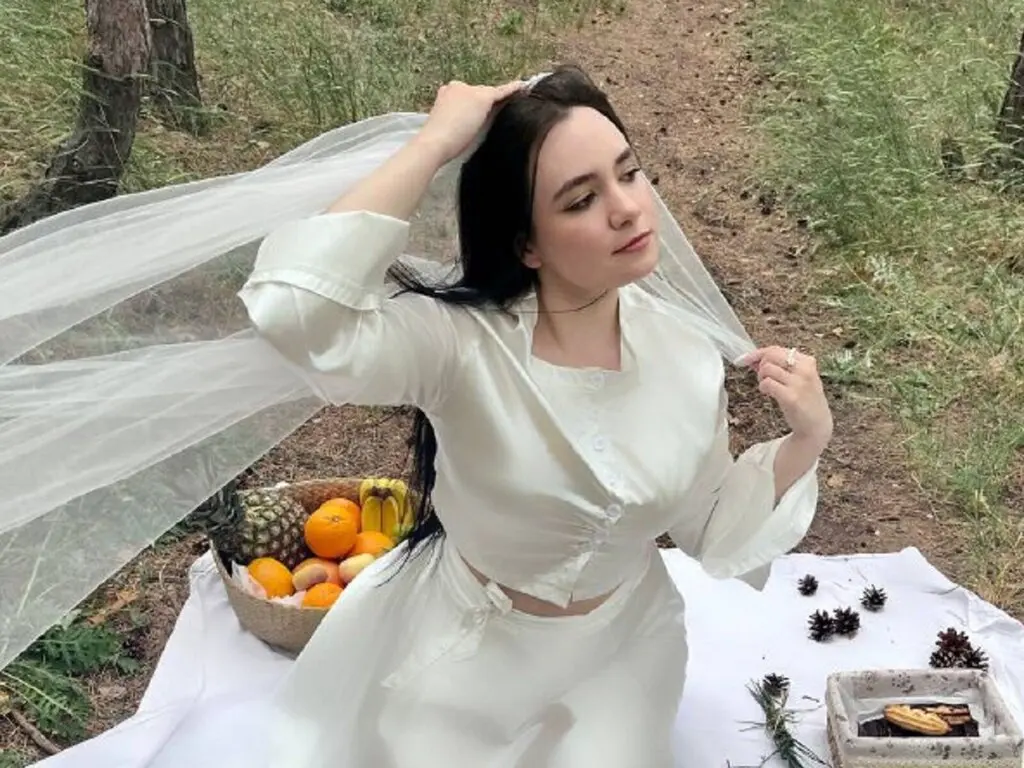 Live Sex Chat with MonicaBrownie