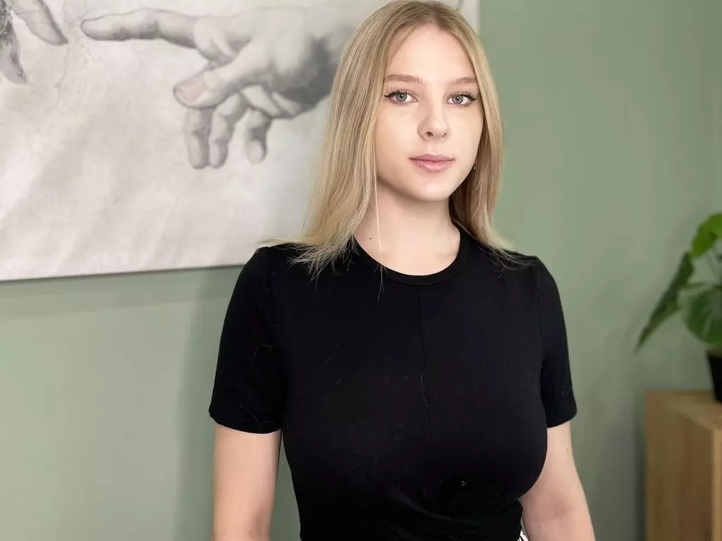 Live Sex Chat with MonicaVinci