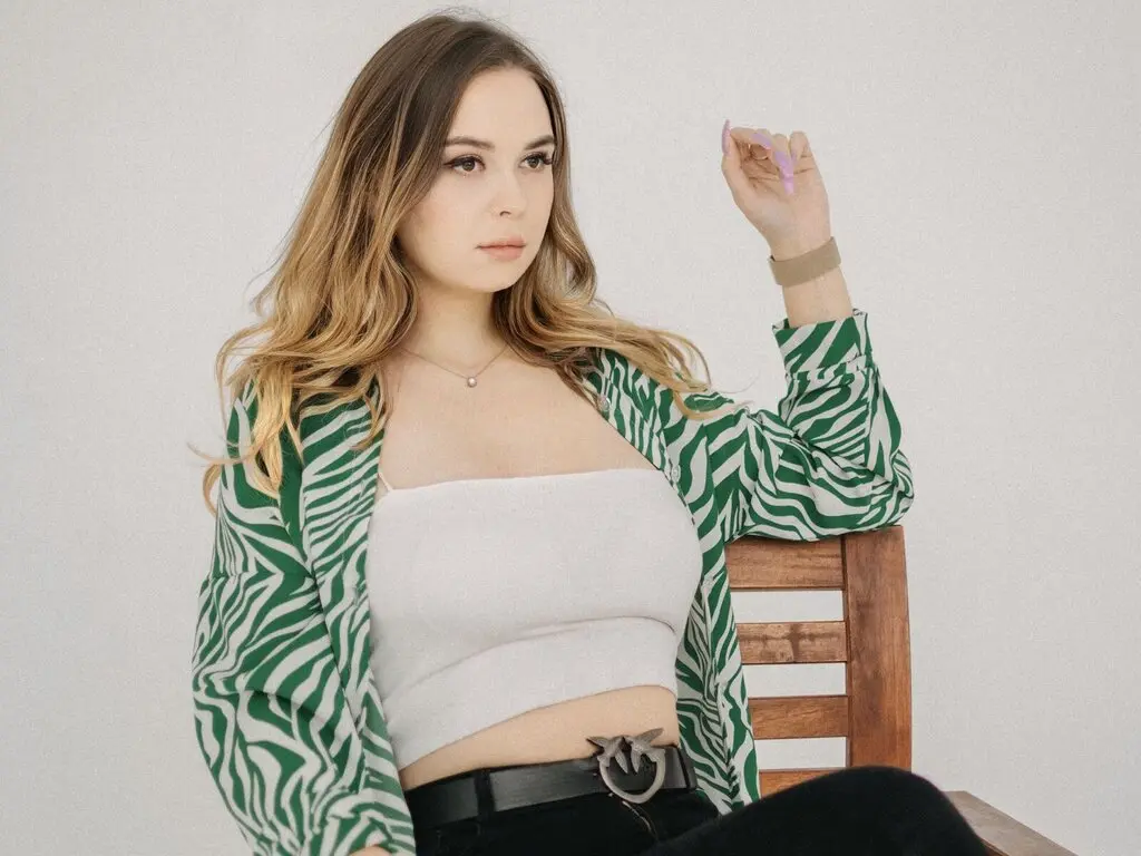 Live Sex Chat with NellyCain