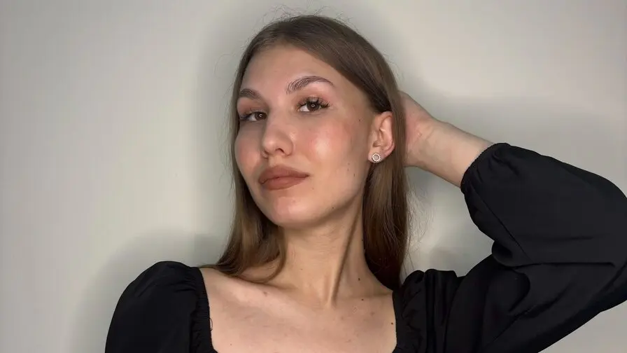 Live Sex Chat with QueenieCage
