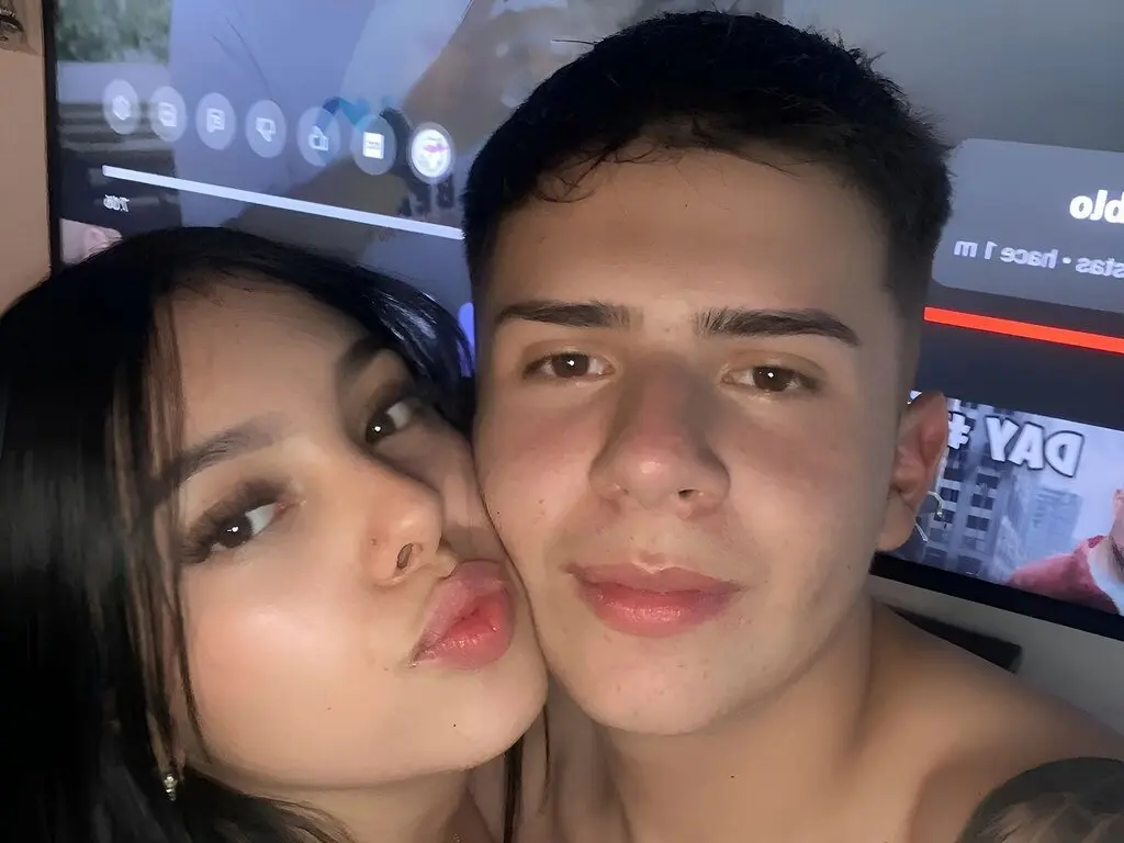Live Sex Chat with RyhanAndEmily