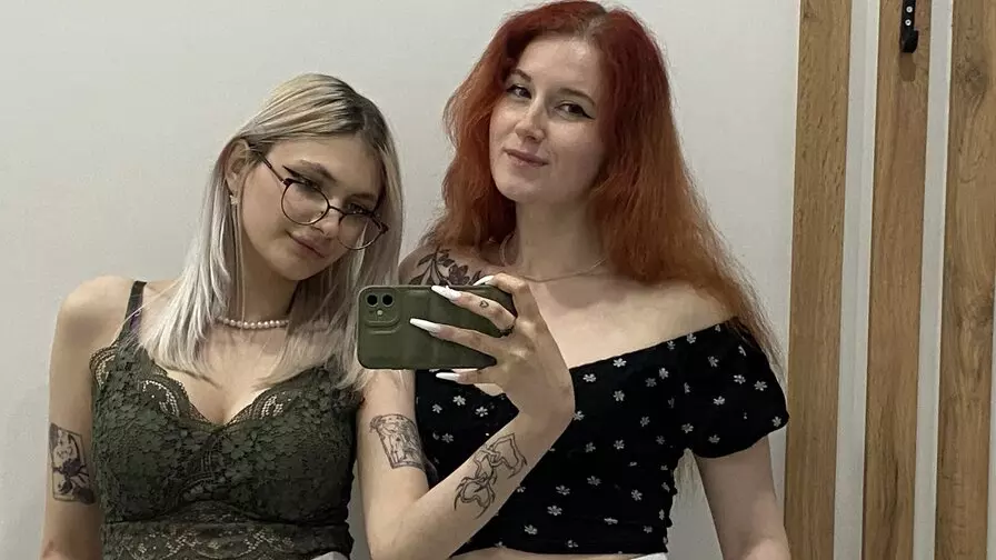 Live Sex Chat with SilviaAndTayte