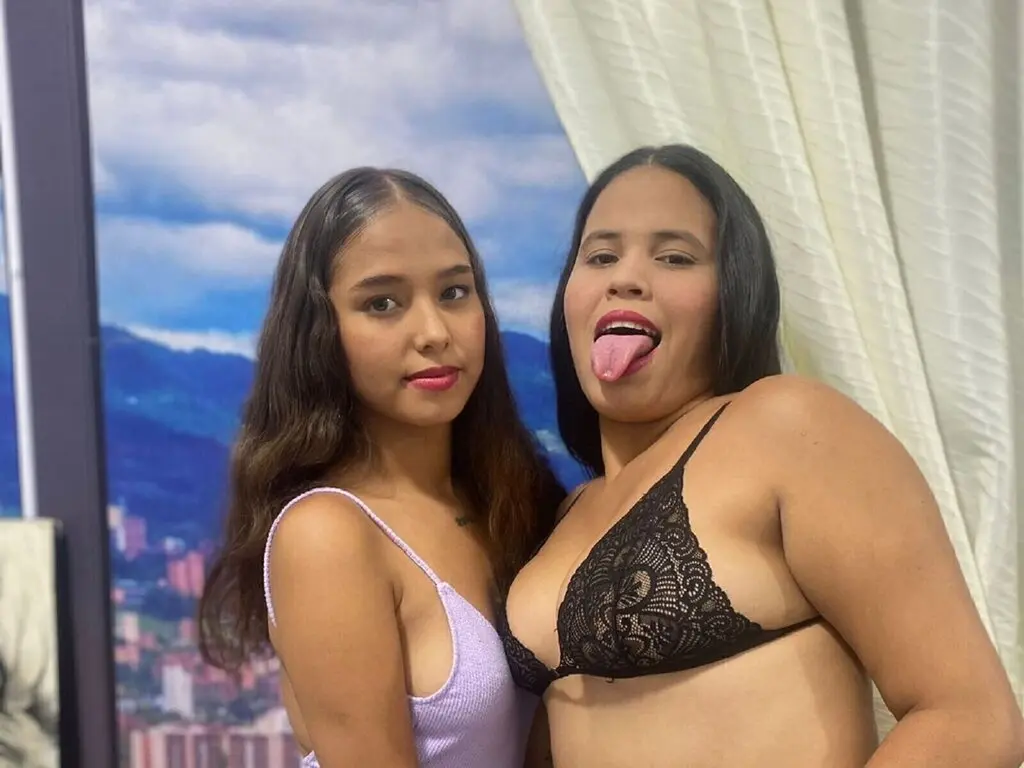 Live Sex Chat with SusanAndNatasha