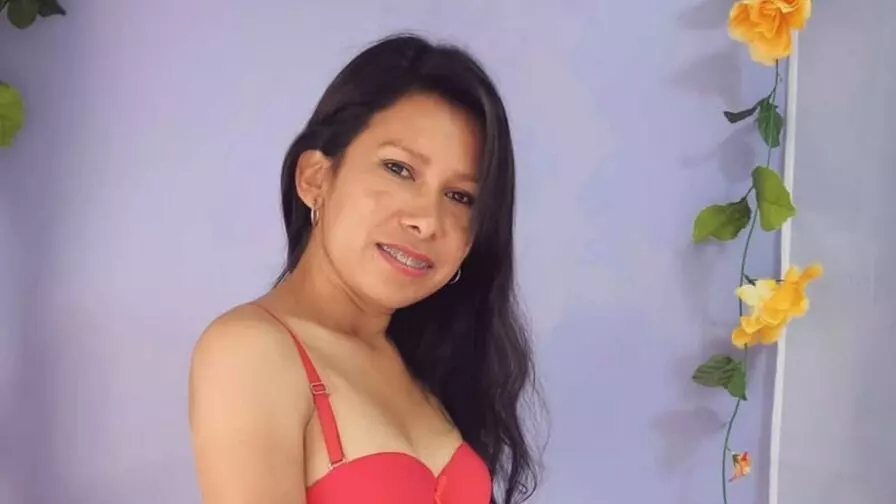 Live Sex Chat with YoselinFierro